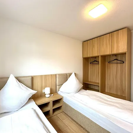 Tiny House Village Aparthotel Loeffingen